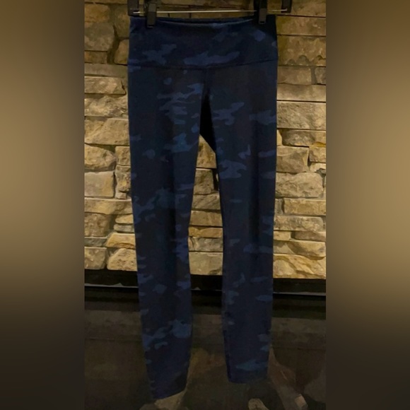 Lululemon Wunder Unders Size 4. Low rise. Fits like a size 2. Dark camo print. - Picture 3 of 5